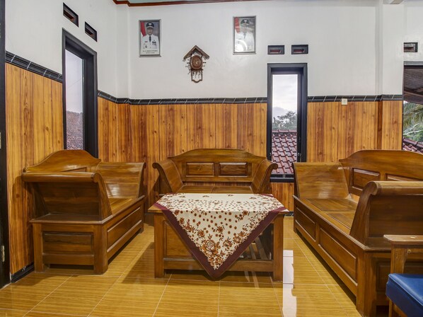 Coin salon dans le hall