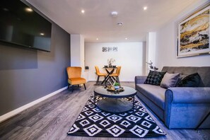 TV - A 1 bedroom apartment with an open plan kitchen, diner, and lounge. (York)