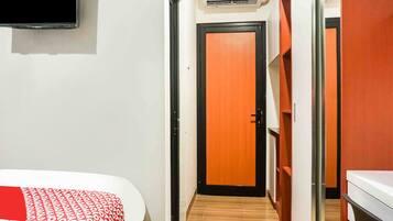 Standard Double Room | In-room safe, desk, laptop workspace, WiFi (free)