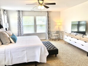 4 bedrooms, desk, travel cot, free WiFi