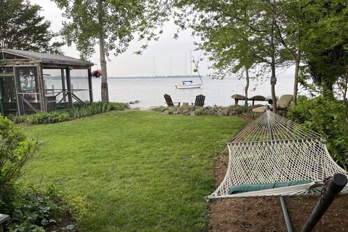 Beachfront Home Minutes to Downtown Annapolis Dogs OK