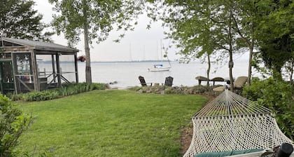 Beachfront Home Minutes to Downtown Annapolis Dogs OK