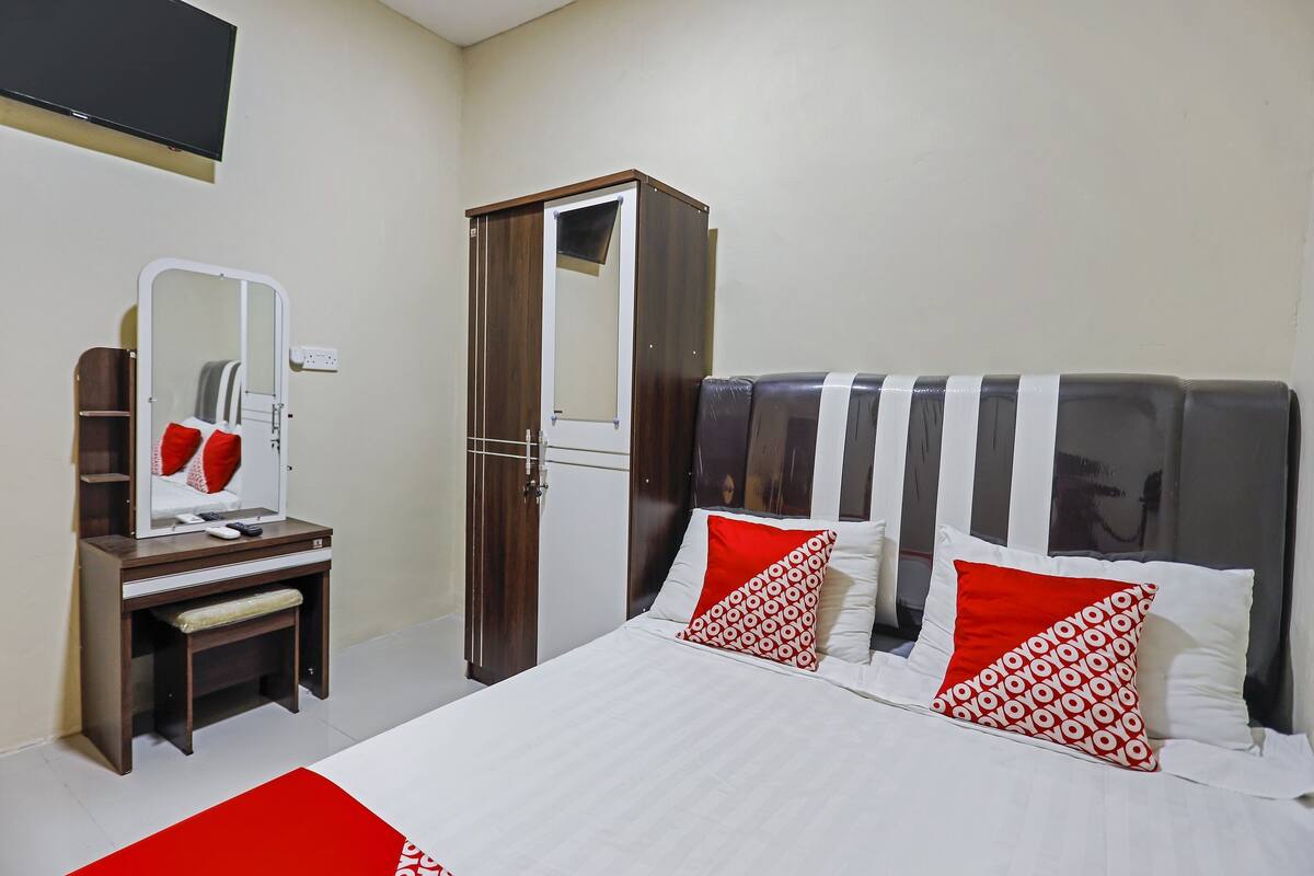 Standard Double Room | Desk, free WiFi, bed sheets