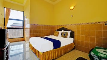 Kamar Double Standar | Meja kerja, ruang kerja ramah laptop, Wi-Fi gratis, dan seprai linen