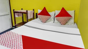 Standard Double Room | Desk, bed sheets