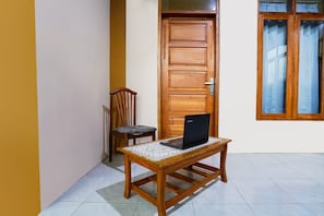 Reception - OYO Homes 91008 Eco Tourism Desa Cibodas Babakan Gentong 1 Syariah (Lembang)