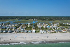 In Strandnähe, Motorbootfahrt, Angeln