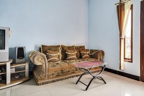 Reception - OYO Homes 91009 Eco Tourism Desa Cibodas Areng 4 Syariah (Lembang)