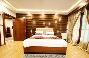 Executive Studio Suite | WiFi - Punjab Hut Resorts  (Murree)