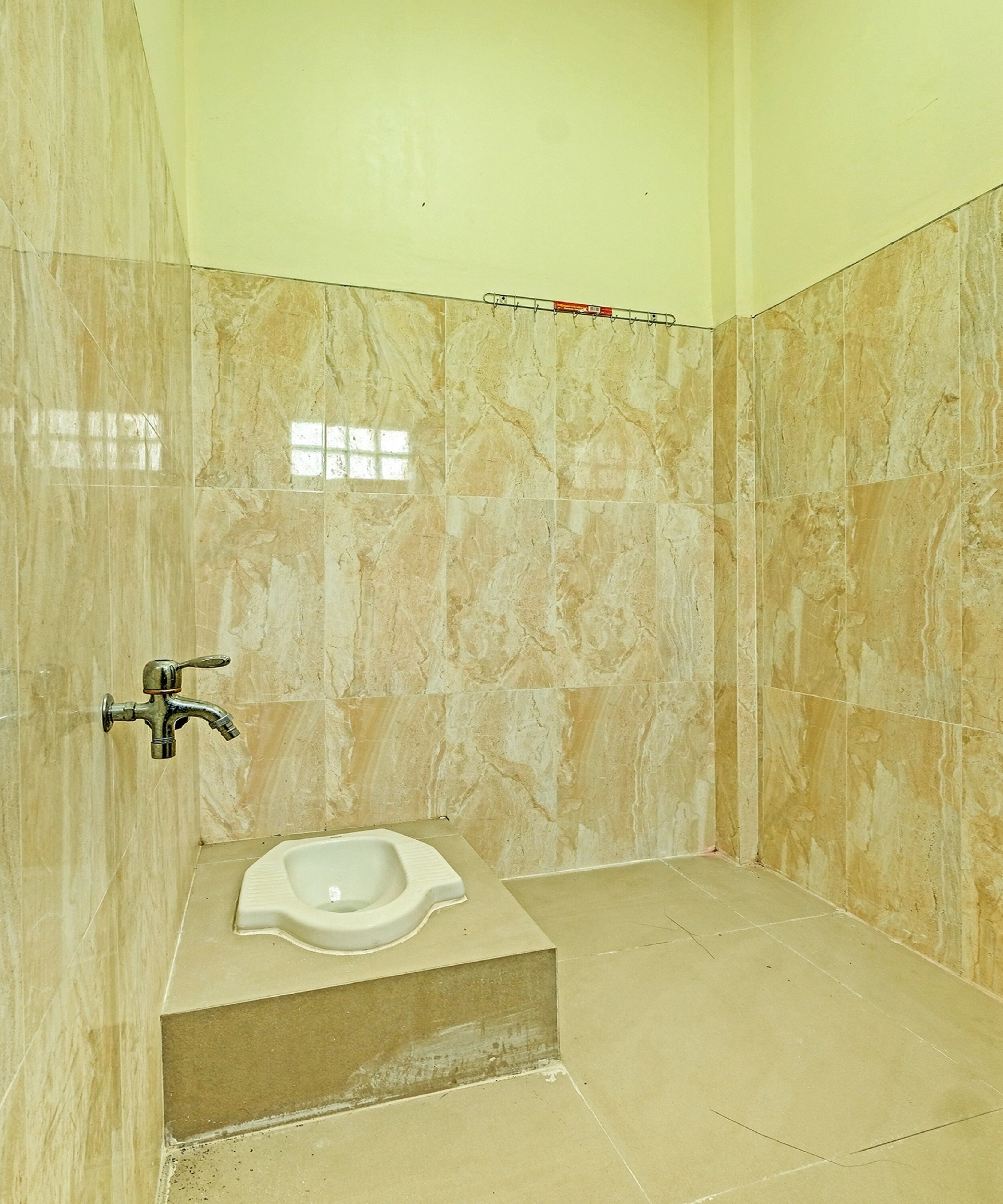 Economy tweepersoonskamer | Badkamer | Een douche