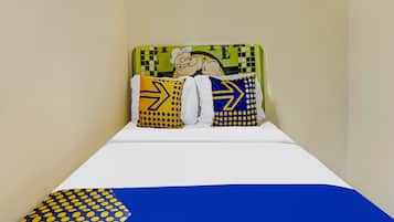 Economy Double Room | In-room safe, desk, laptop workspace, bed sheets