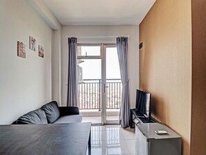 Deluxe Double Room | Meja, cadar katil 