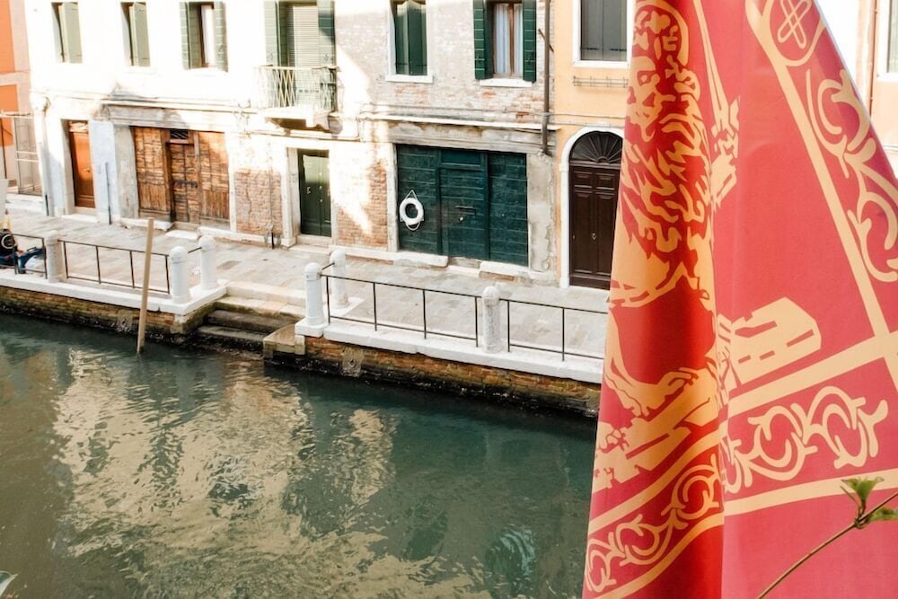 Sonder Salute Palace by null