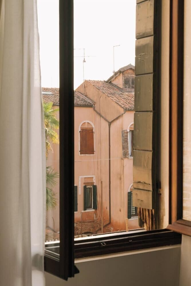 Sonder Salute Palace by null