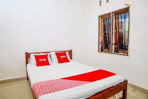 Escritorio y ropa de cama 