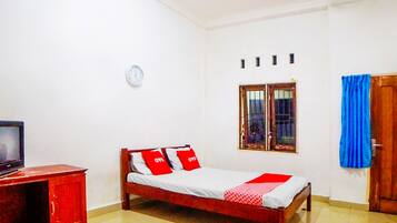 Deluxe Double Room | Desk, bed sheets