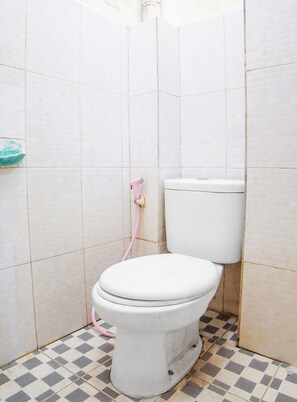 Kamar Double Deluks | Kamar mandi | Shower, handuk,  dan tisu toilet