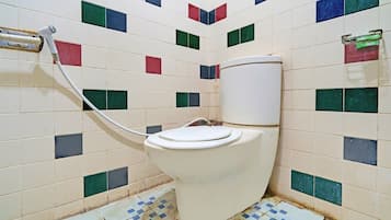 Deluxe Double Room | Bathroom | Shower, towels, toilet paper