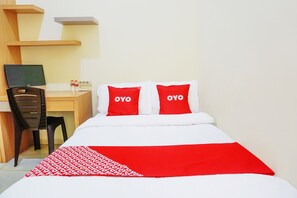 Deluxe Double Room | In-room safe, desk, laptop workspace, free WiFi