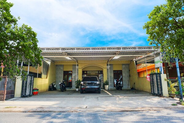 Exterior - Flagship 90723 Berlima Guest House Syariah (Malang)