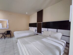Deluxe Studio - Hotel O Subur (Makassar)