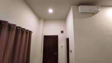 Kamar Double Deluks | Wi-Fi gratis dan seprai linen