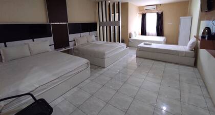 Hotel O Subur