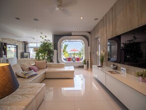 Interior - A prestigious villa with 2 swimming pools and 1 spa in the south of France (Saint-Gély-du-Fesc)