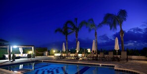 Pool - Family Villa Short Walk To Coral Bay Strip 5 Min and Pub, shops etc (Peyia)