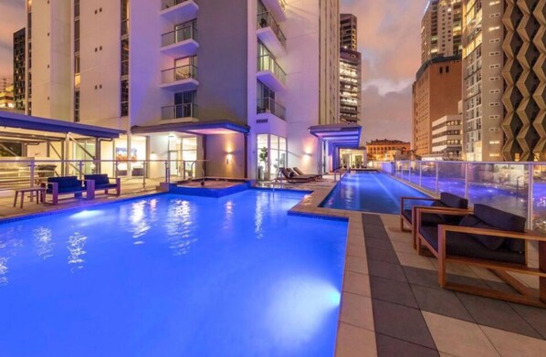 2 outdoor pools