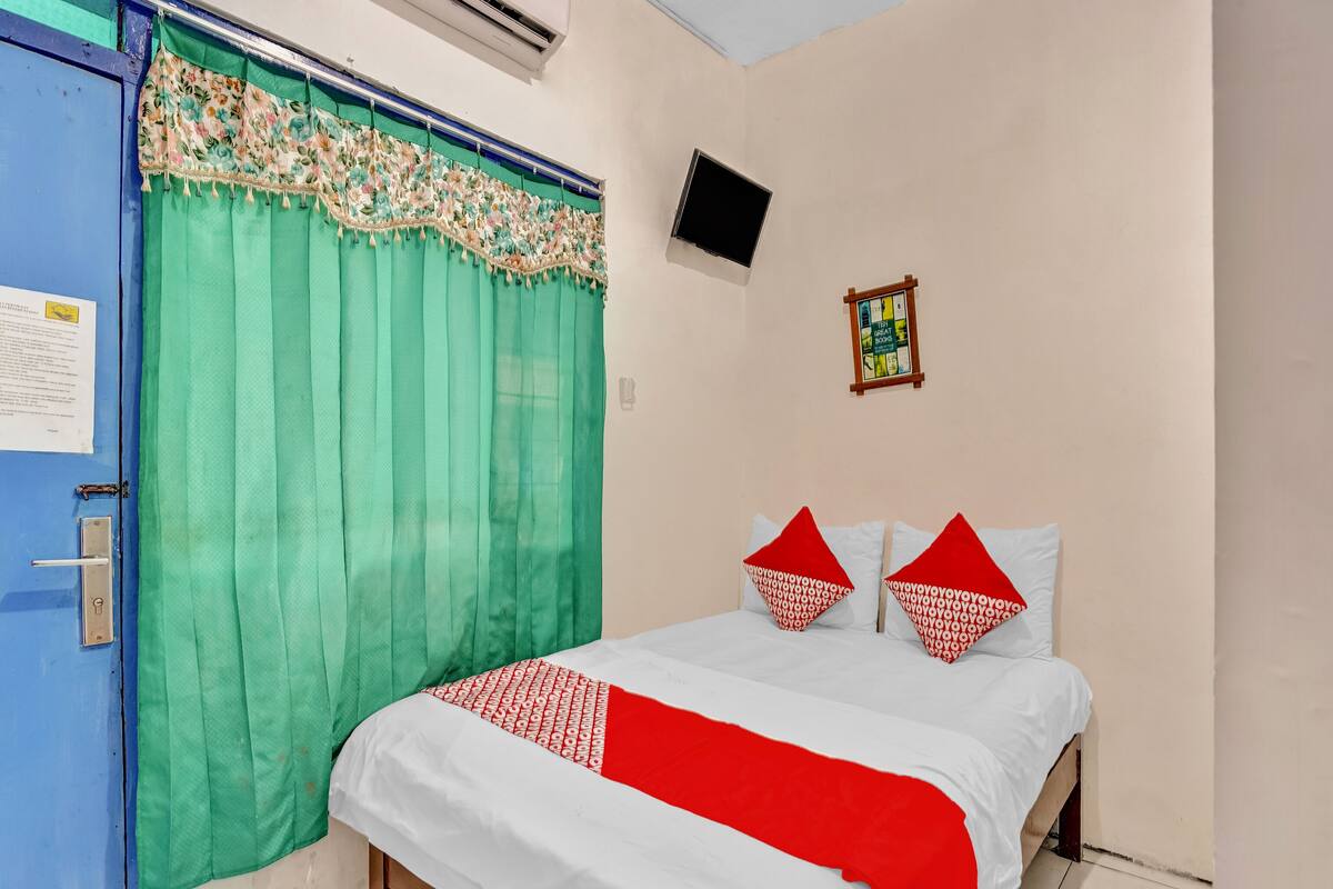 Standard Double Room | Free WiFi, bed sheets