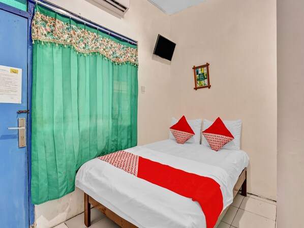 Standard Double Room - OYO Life 90523 Homestay Jenggolo (Sidoarjo)