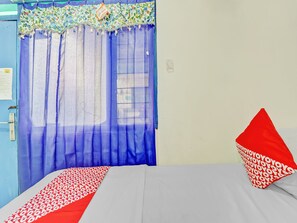 Standard Double Room - OYO Life 90523 Homestay Jenggolo (Sidoarjo)