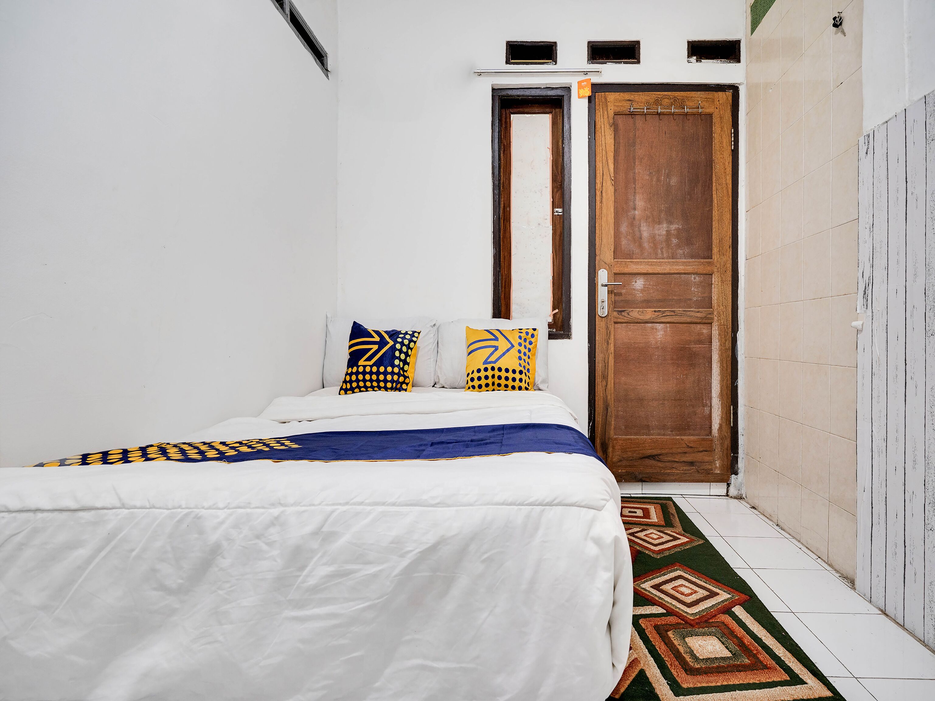 Kamar Double Basic | Wi-Fi gratis dan seprai linen