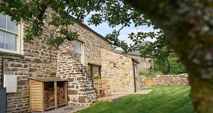 The Reading Rooms - a pet friendly that sleeps 4 guests in 2 bedrooms