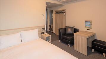 Habitación doble estándar, para no fumadores | Escritorio, tabla de planchar con plancha, wifi gratis y ropa de cama