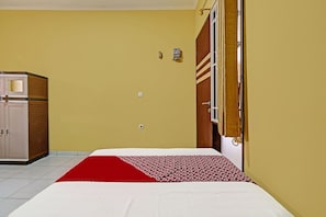 Standard-Doppelzimmer | Zimmersafe, laptopgeeigneter Arbeitsplatz, kostenloses WLAN, Bettwäsche
