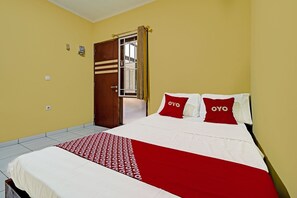Standard Double Room | In-room safe, laptop workspace, free WiFi, bed sheets - OYO 91364 Pondok Alfa (Bandung)