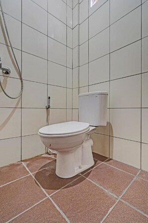 Standard-Doppelzimmer | Badezimmer | Dusche, Seife