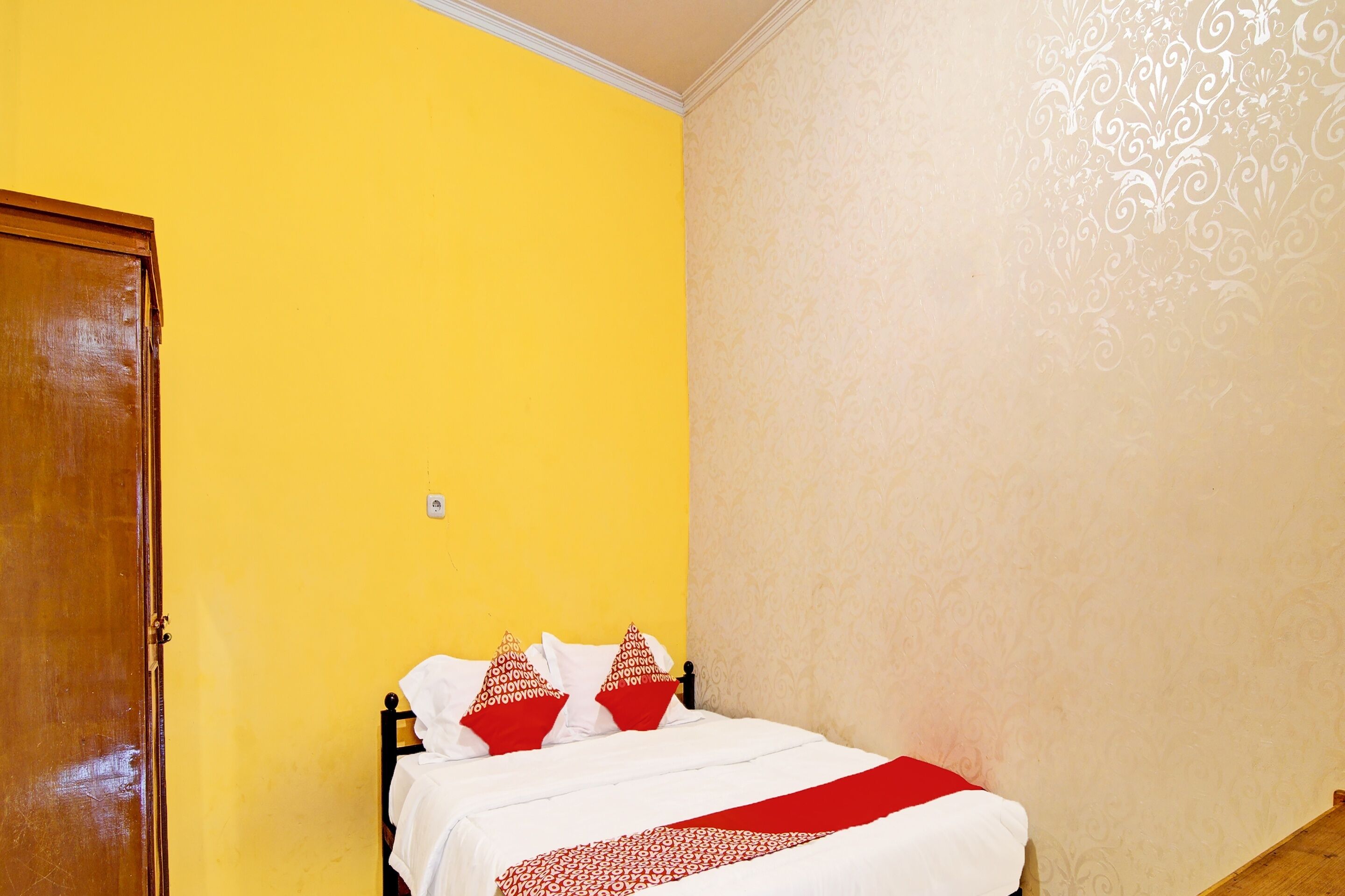 standard double room | bed sheets