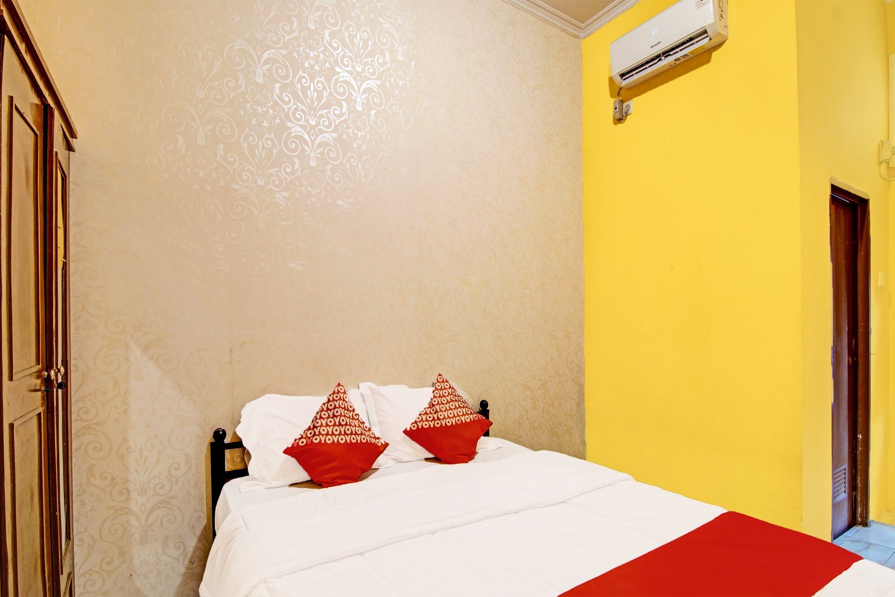 standard double room | bed sheets