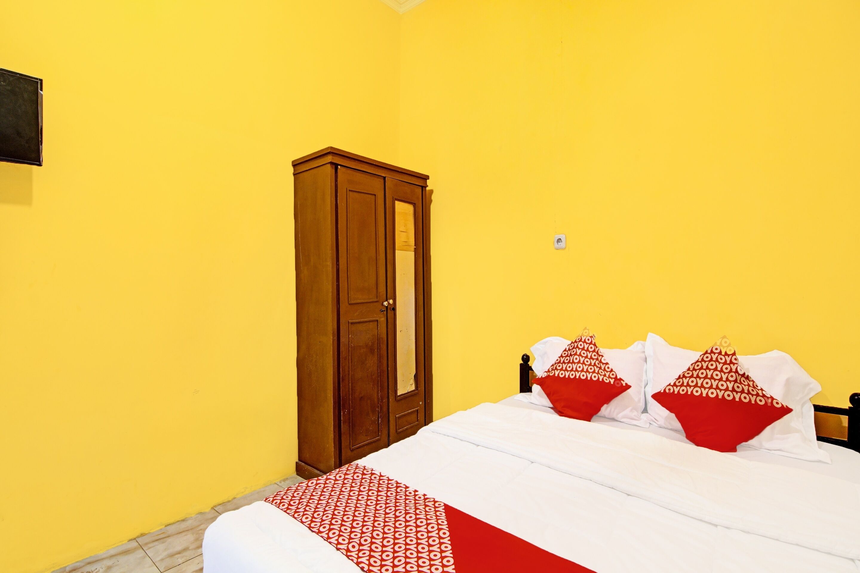 standard double room | bed sheets