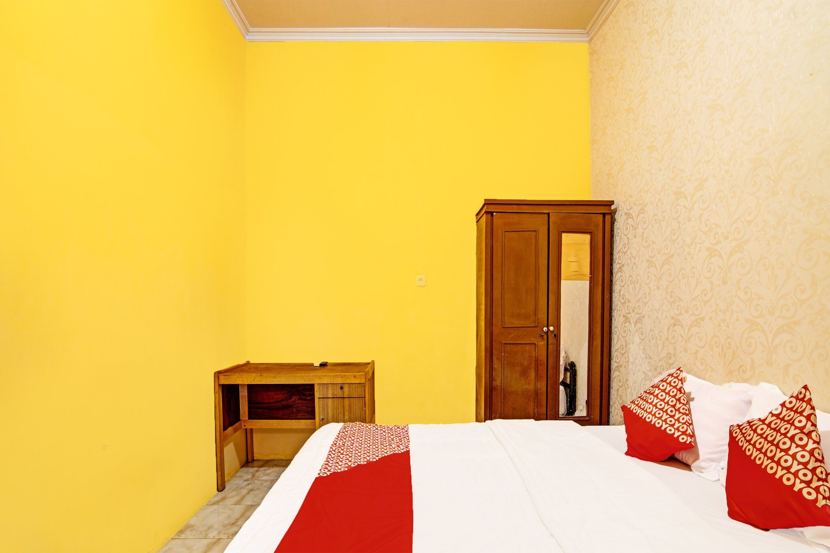 standard double room | bed sheets