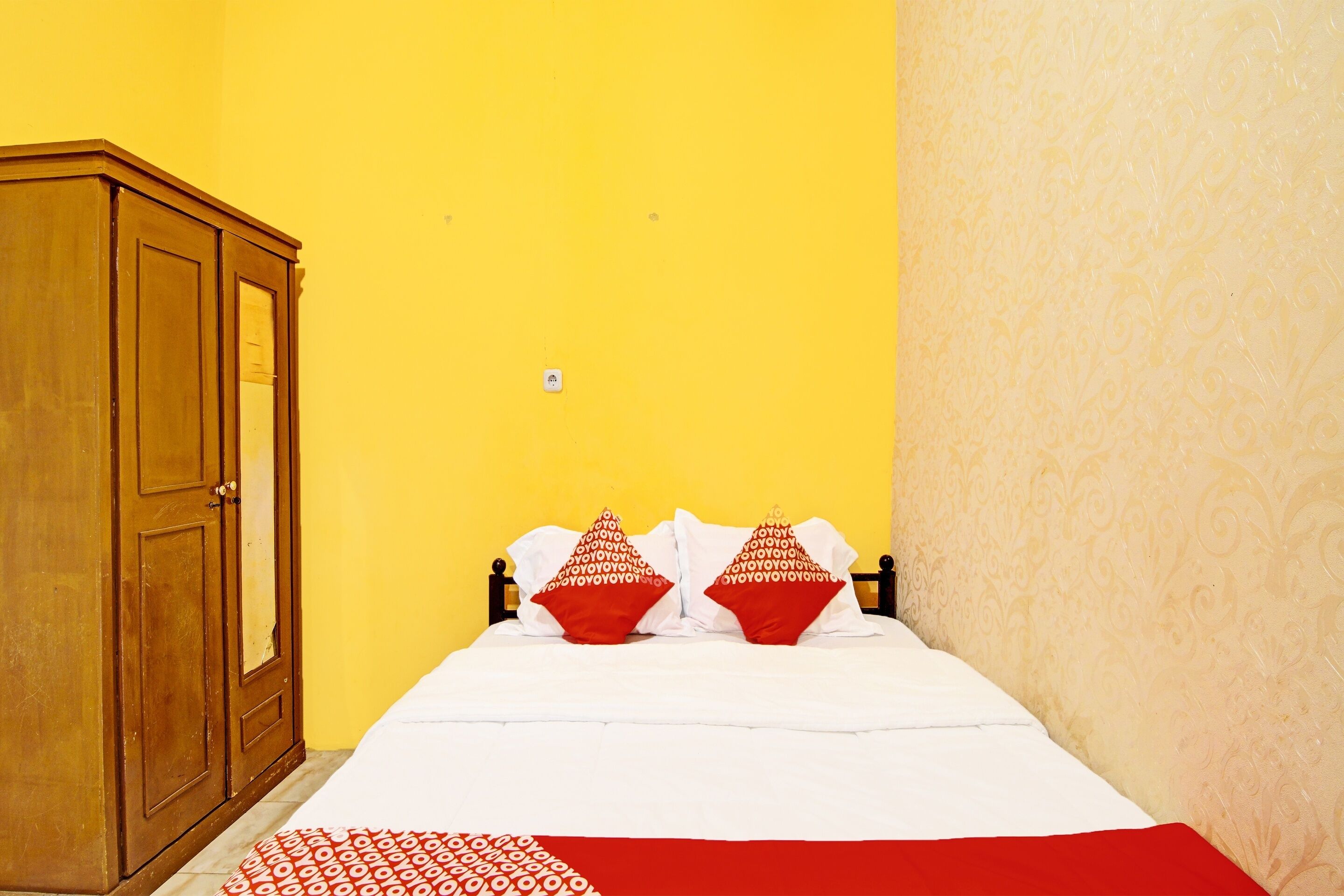 standard double room | bed sheets