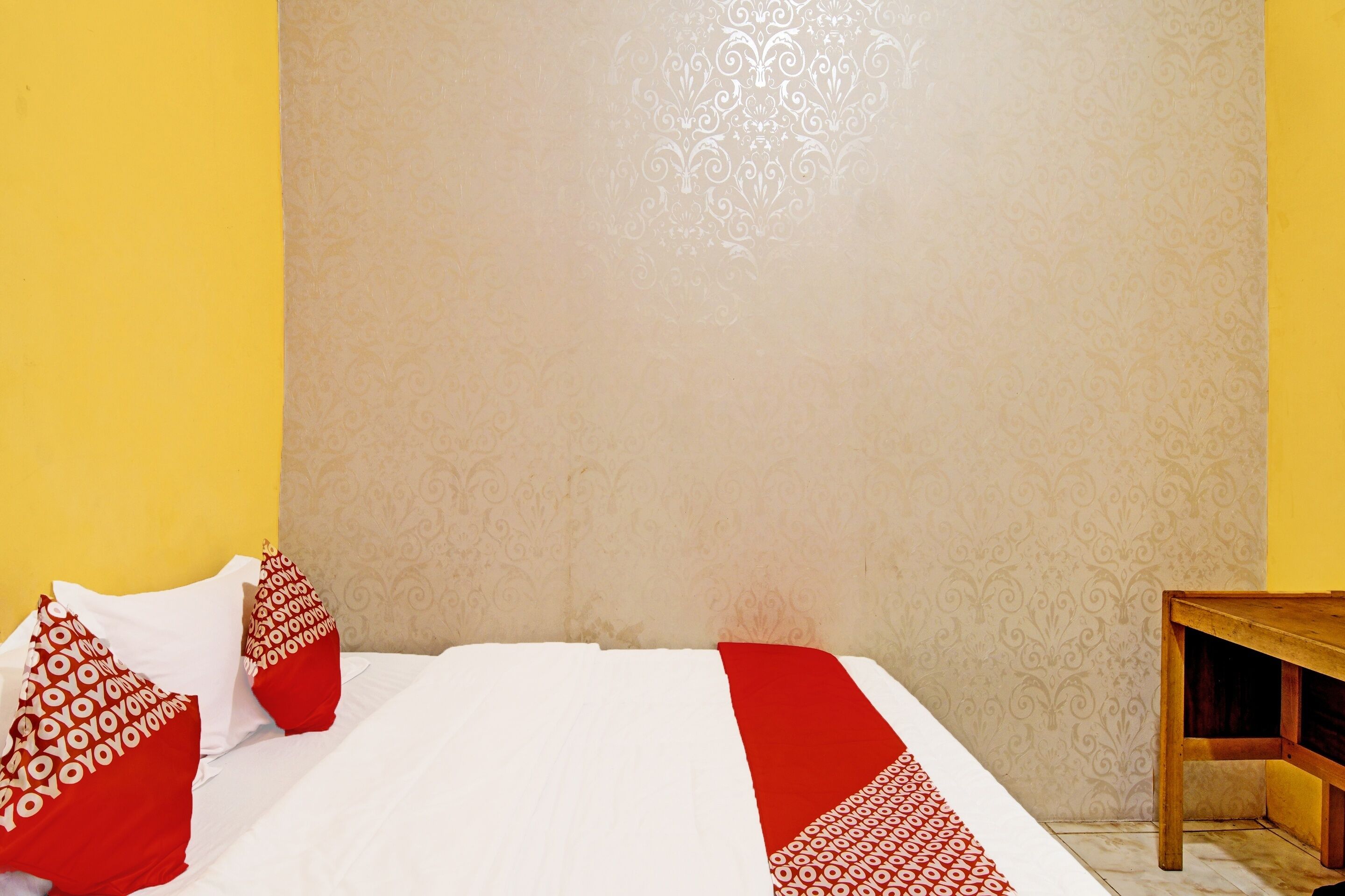 standard double room | bed sheets