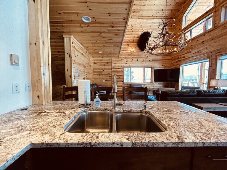 20 Miles From Yellowstone With Great Views And 2 Living Rooms - Aspen Ridge - Henrys Lake, ID