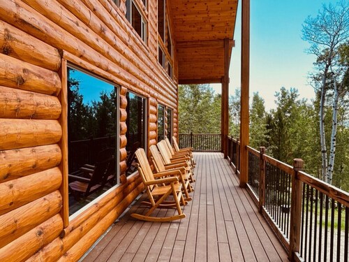20 Miles from Yellowstone with great views and 2 living rooms - Aspen Ridge 