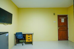 Deluxe Room | Desk, laptop workspace, free WiFi, bed sheets - OYO 91659 City Residence (Batam)