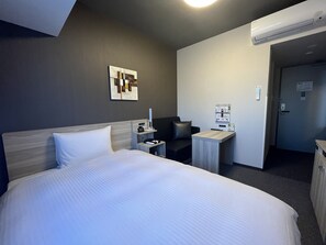 Desk, iron/ironing board, free WiFi, bed sheets - Hotel Route Inn ChoshiEki Nishi (Choshi)