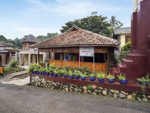 Vista frontal de la propiedad
